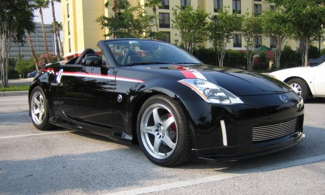 Super Black 20045 Nissan 350Z Touring Roadster with nismo package